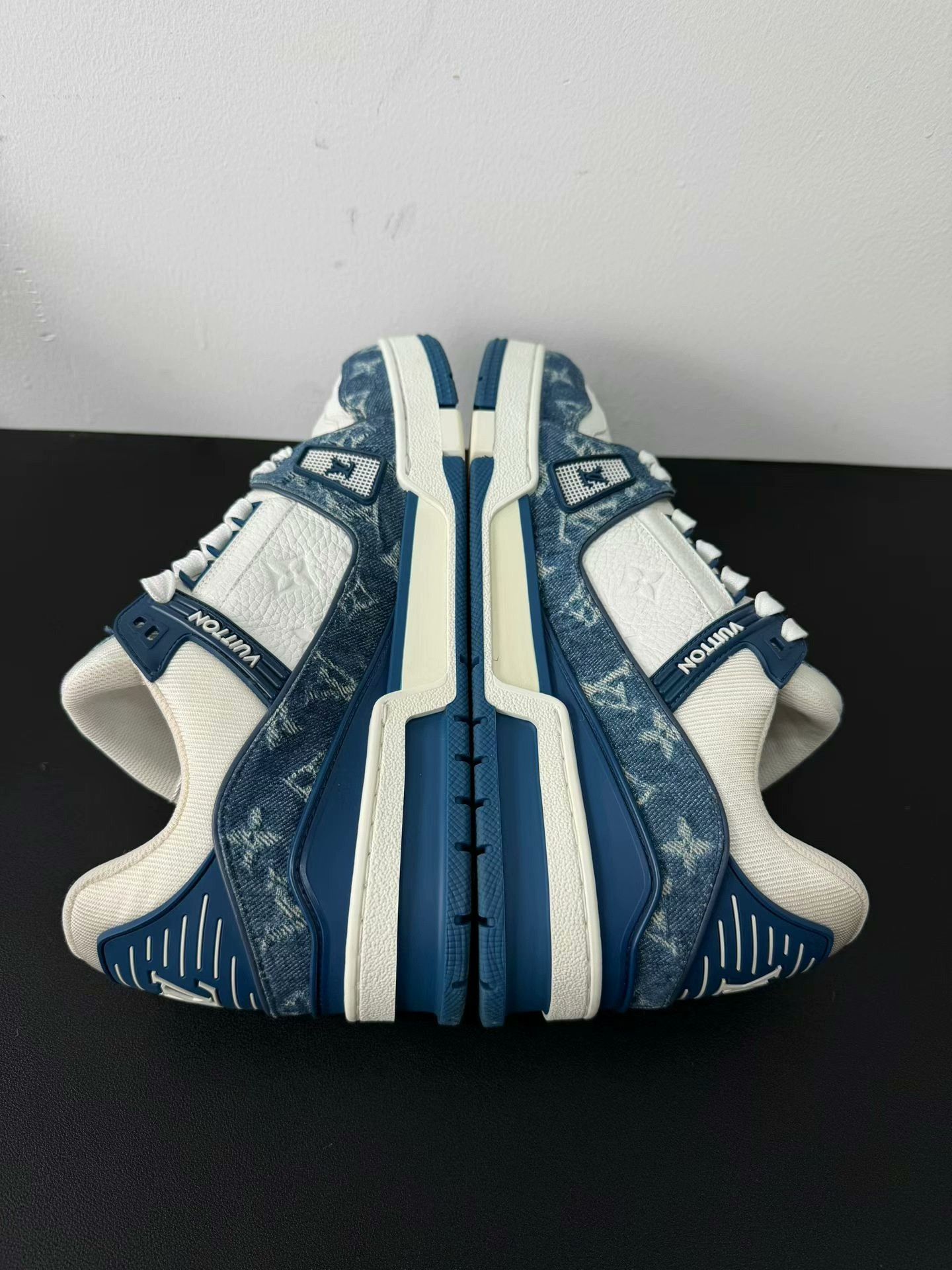Louis Vuitton lv trainer blue and white sneaker Size US 7 / EU 40 - 6 Thumbnail