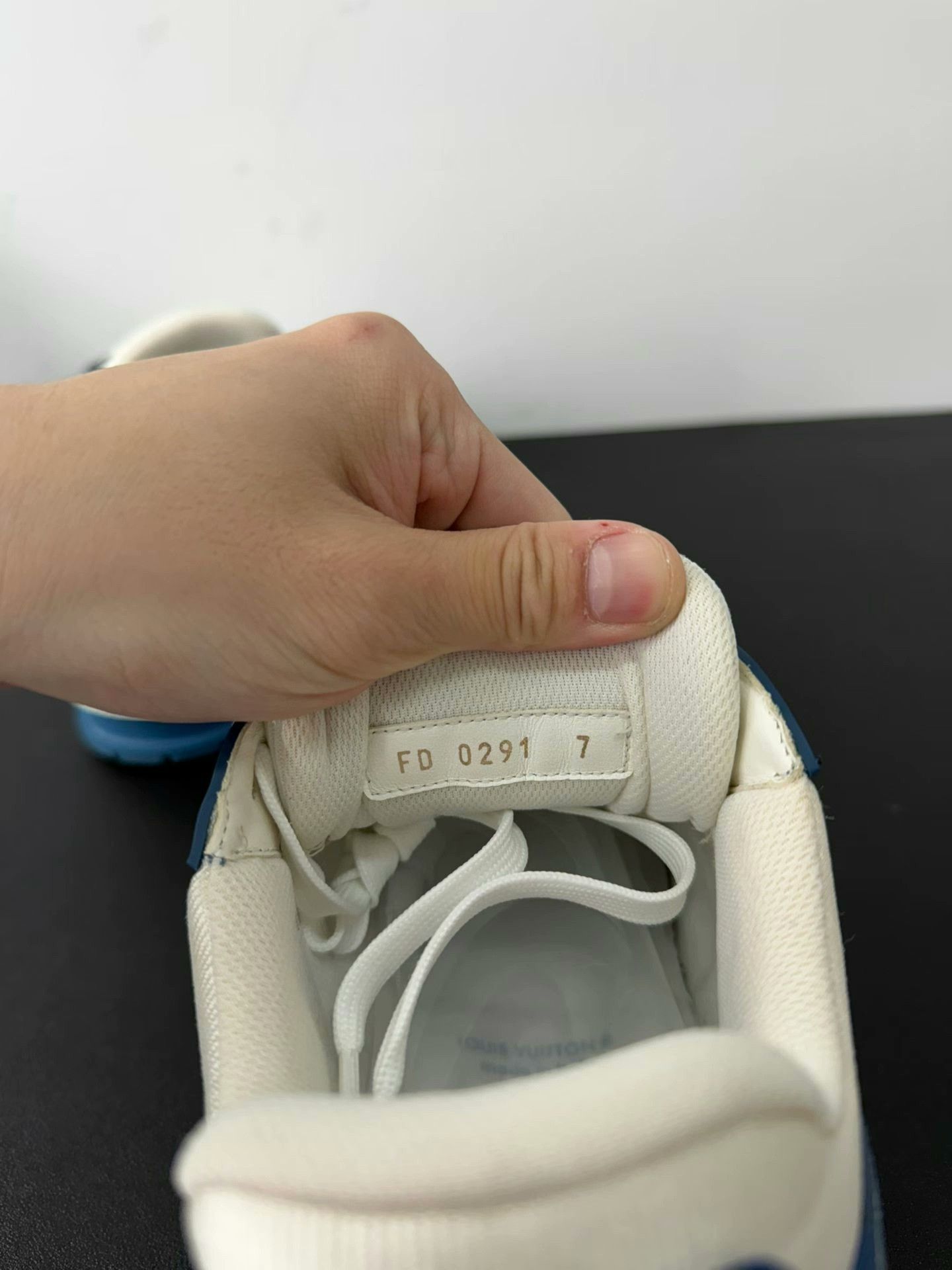 Louis Vuitton lv trainer blue and white sneaker Size US 7 / EU 40 - 5 Thumbnail