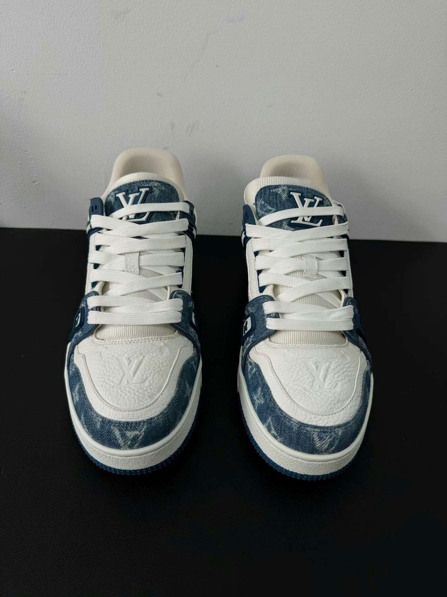 Louis Vuitton lv trainer blue and white sneaker Size US 7 / EU 40 - 2 Thumbnail