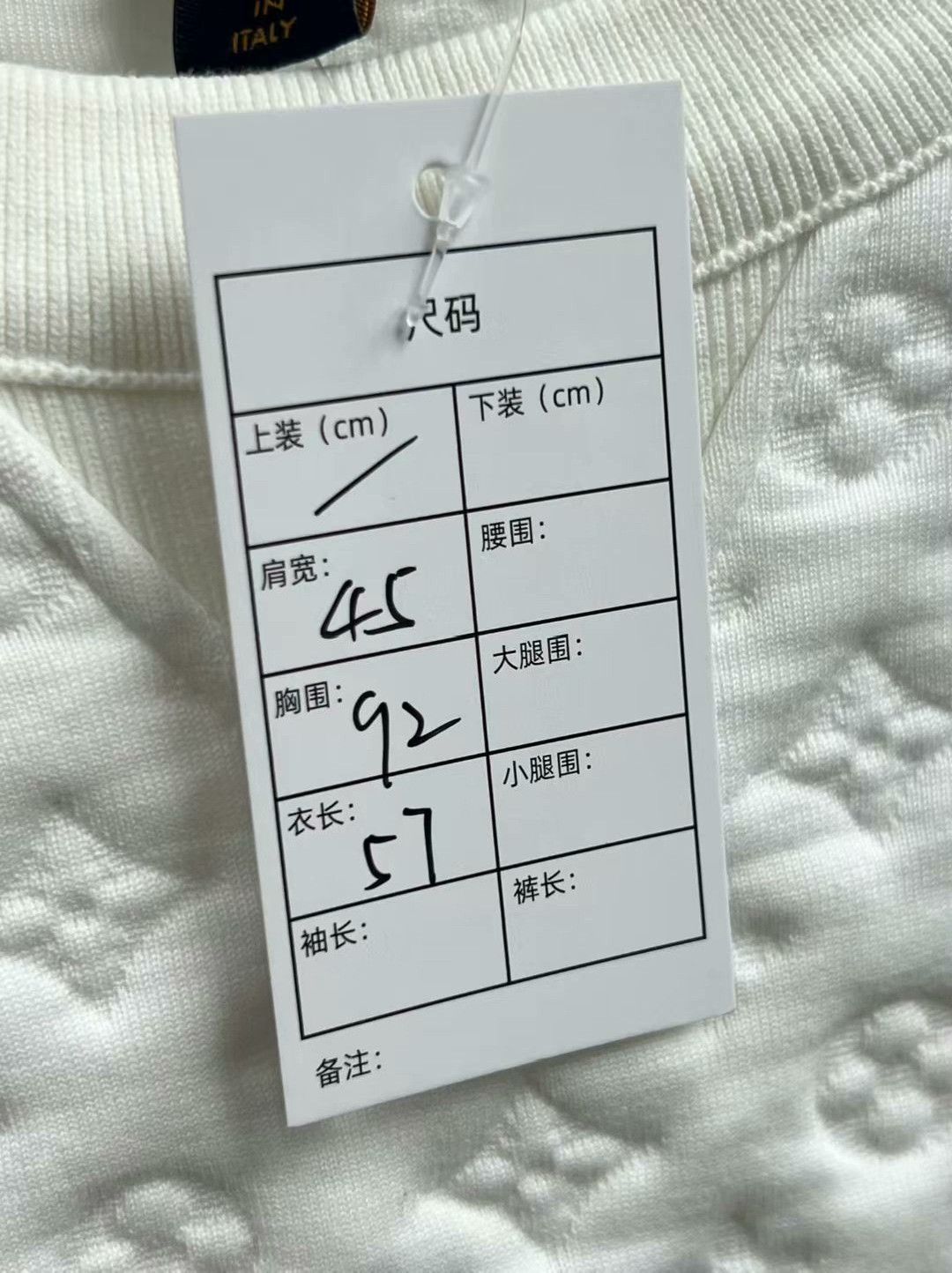 Louis Vuitton lv embossed logo crewneck sweatshirt in white Size S / US 4 / IT 40 - 7 Thumbnail