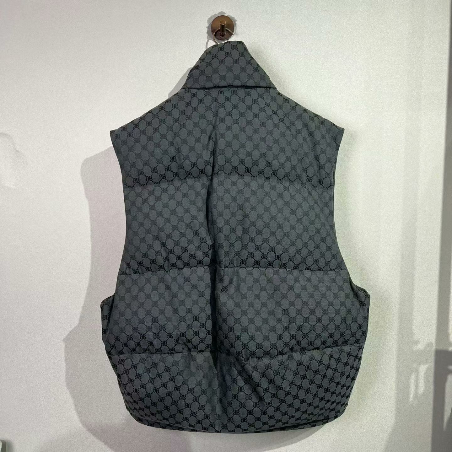 Balenciaga balenciaga gucci logo printed down vest Size US S / EU 44-46 / 1 - 2 Thumbnail