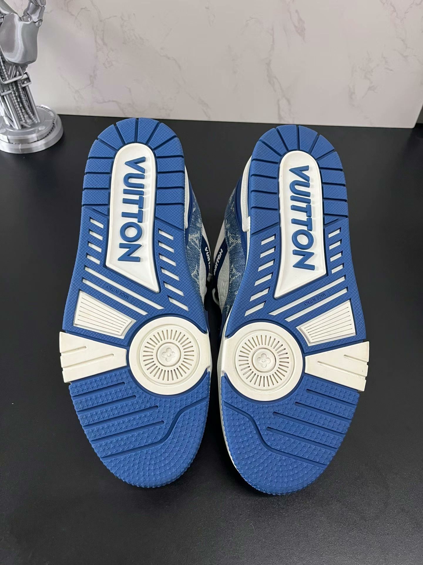 Louis Vuitton lv trainer white blue denim sneakers Size US 6.5 / EU 39-40 - 7 Thumbnail