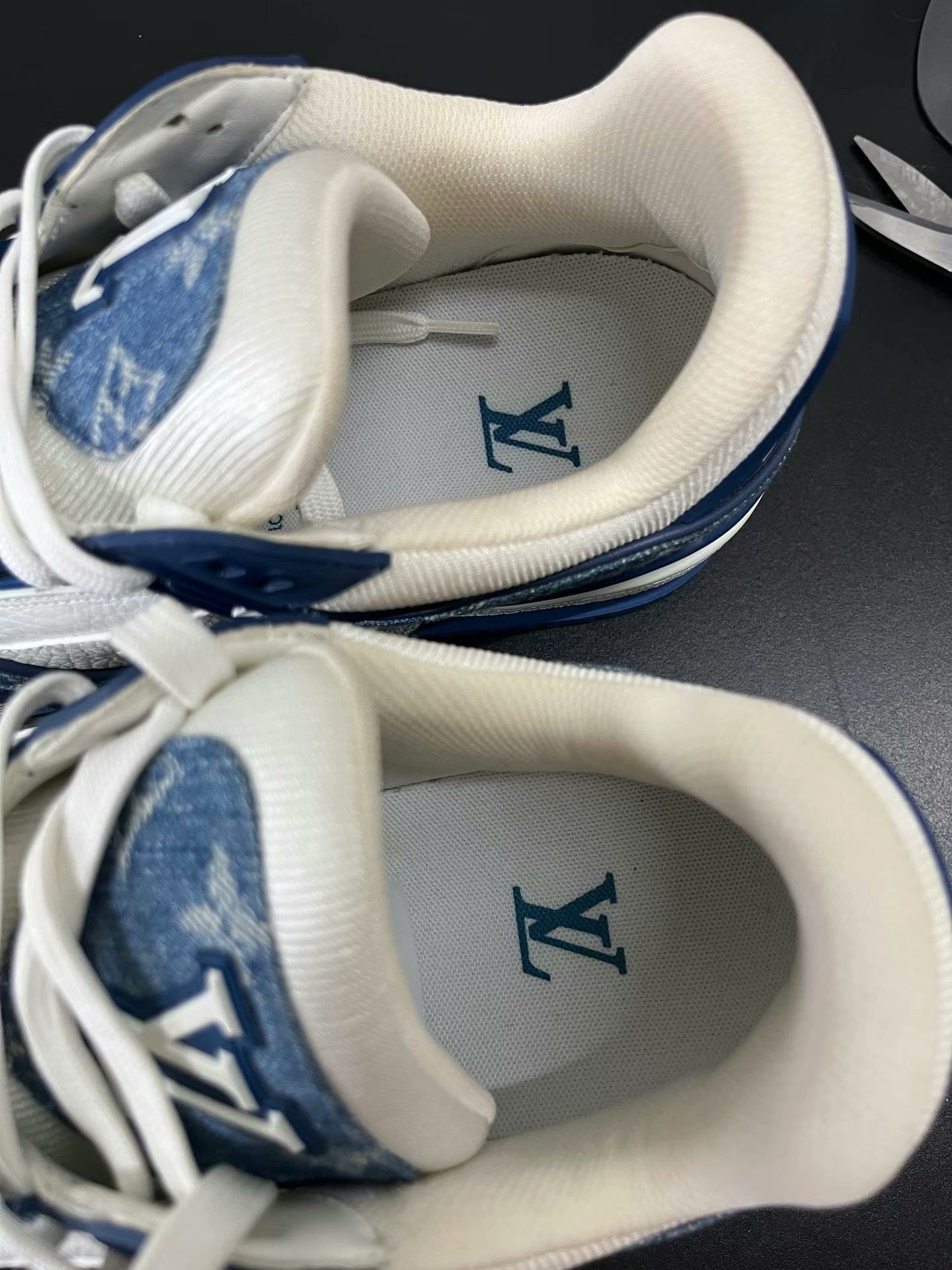 Louis Vuitton lv trainer white blue denim sneakers Size US 6.5 / EU 39-40 - 8 Thumbnail