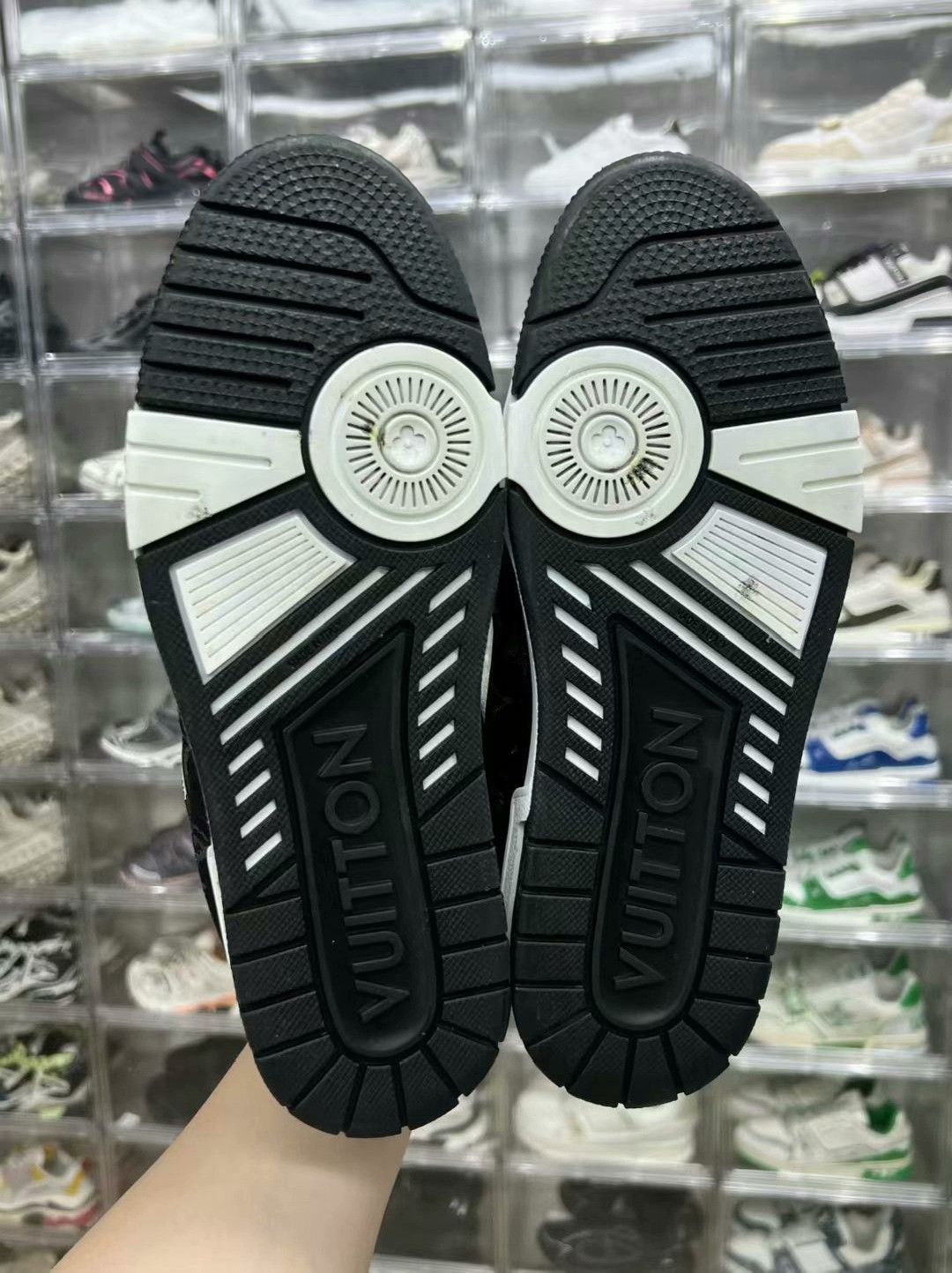 Louis Vuitton LV Trainer Black and White Sneakers UK7 Size US 7 / EU 40 - 8 Thumbnail