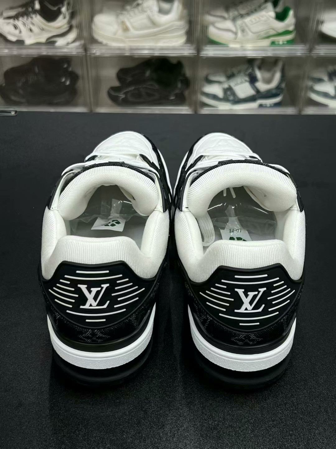 Louis Vuitton LV Trainer Black and White Sneakers UK7 Size US 7 / EU 40 - 7 Thumbnail