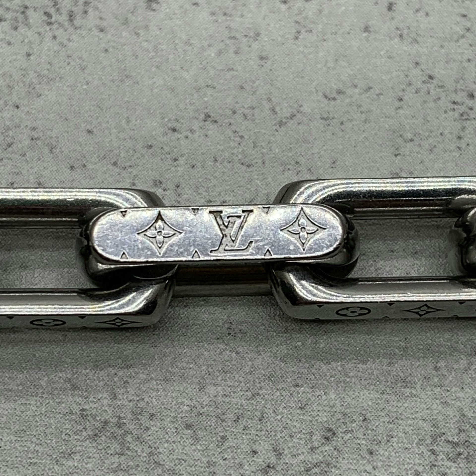 Louis Vuitton lv black and silver chain necklace Size ONE SIZE - 4 Thumbnail