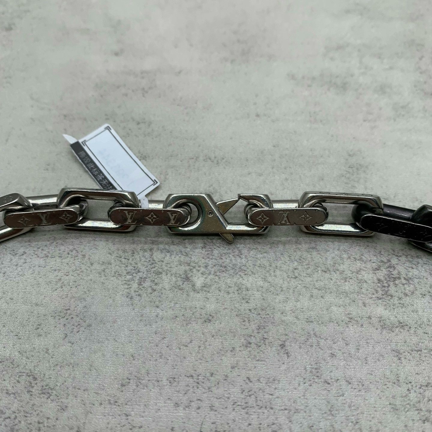 Louis Vuitton lv black and silver chain necklace Size ONE SIZE - 3 Thumbnail