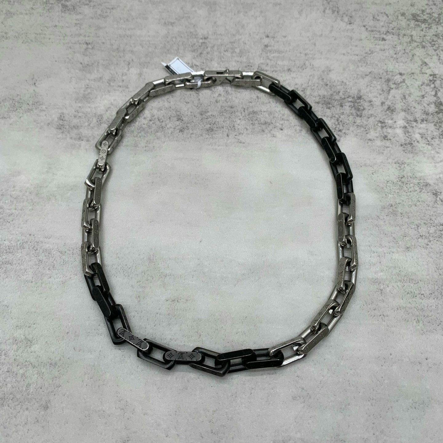 Louis Vuitton lv black and silver chain necklace Size ONE SIZE - 2 Thumbnail