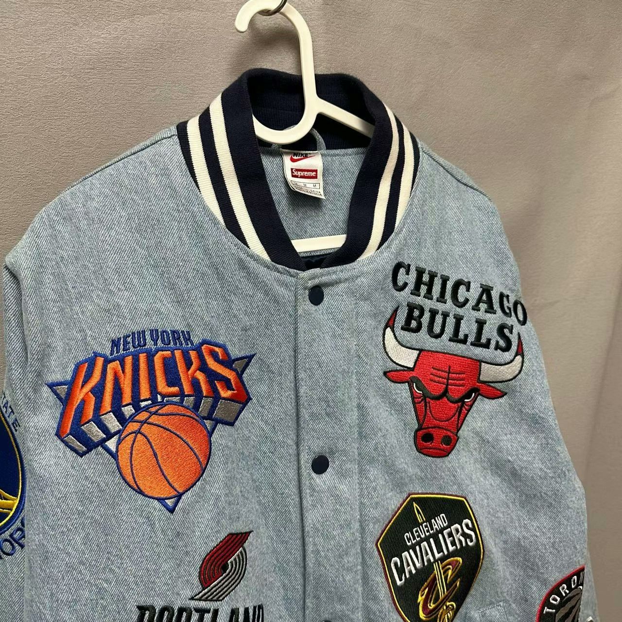 Nike supreme nike nba embroidered denim baseball jacket Size US M / EU 48-50 / 2 - 2 Thumbnail
