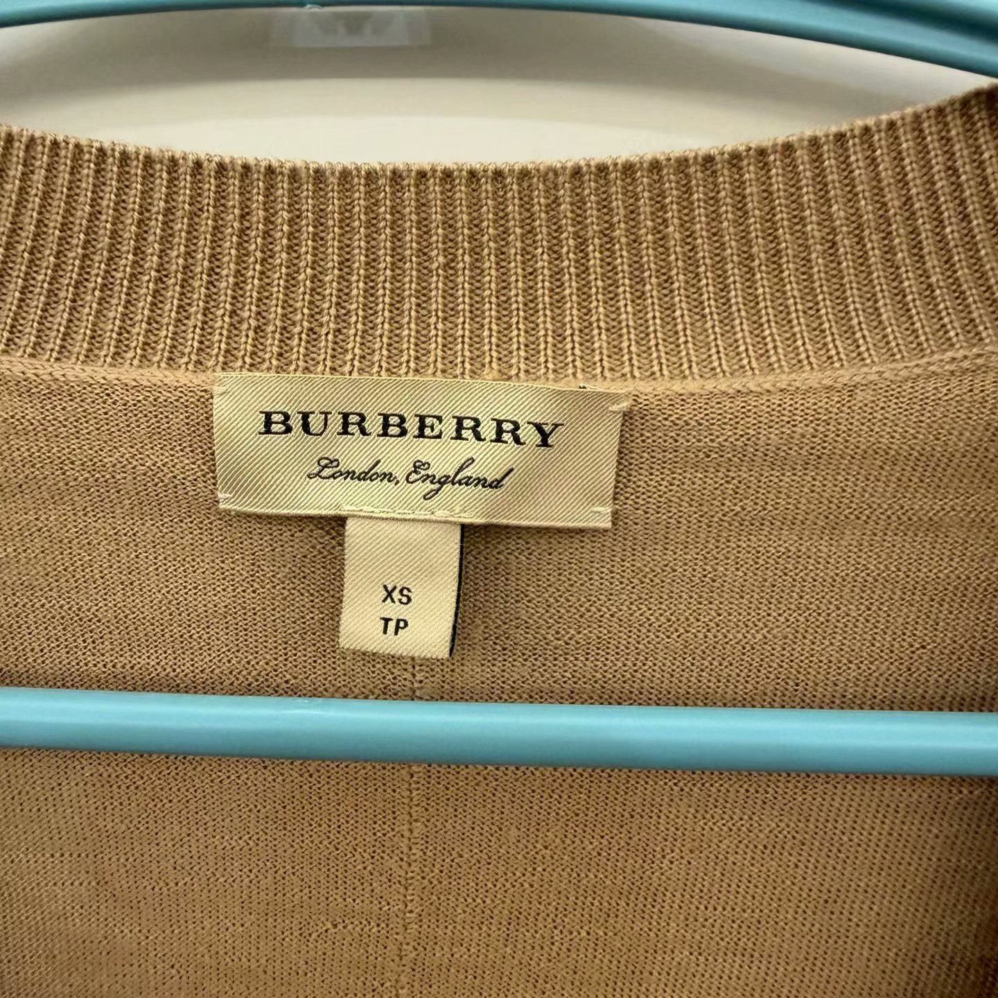 Burberry beige burberry wool cardigan in excellent condition Size XS / US 0-2 / IT 36-38 - 2 Thumbnail