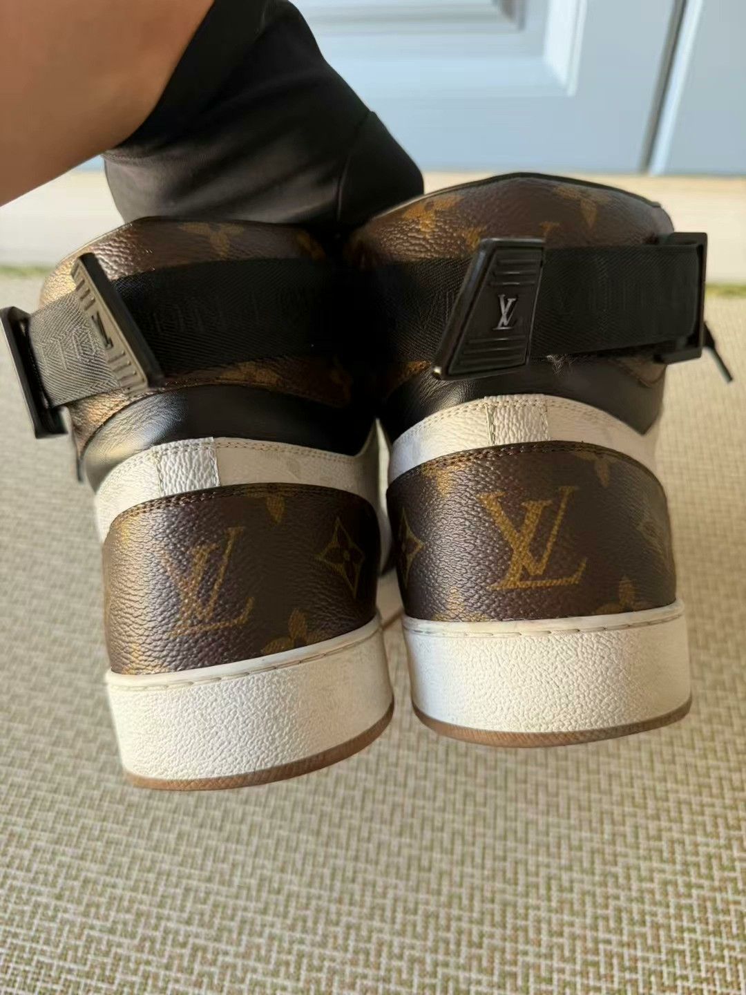 Louis Vuitton LV Rivoli High Top Sneakers 8/42 Size Size US 8 / EU 41 - 6 Thumbnail