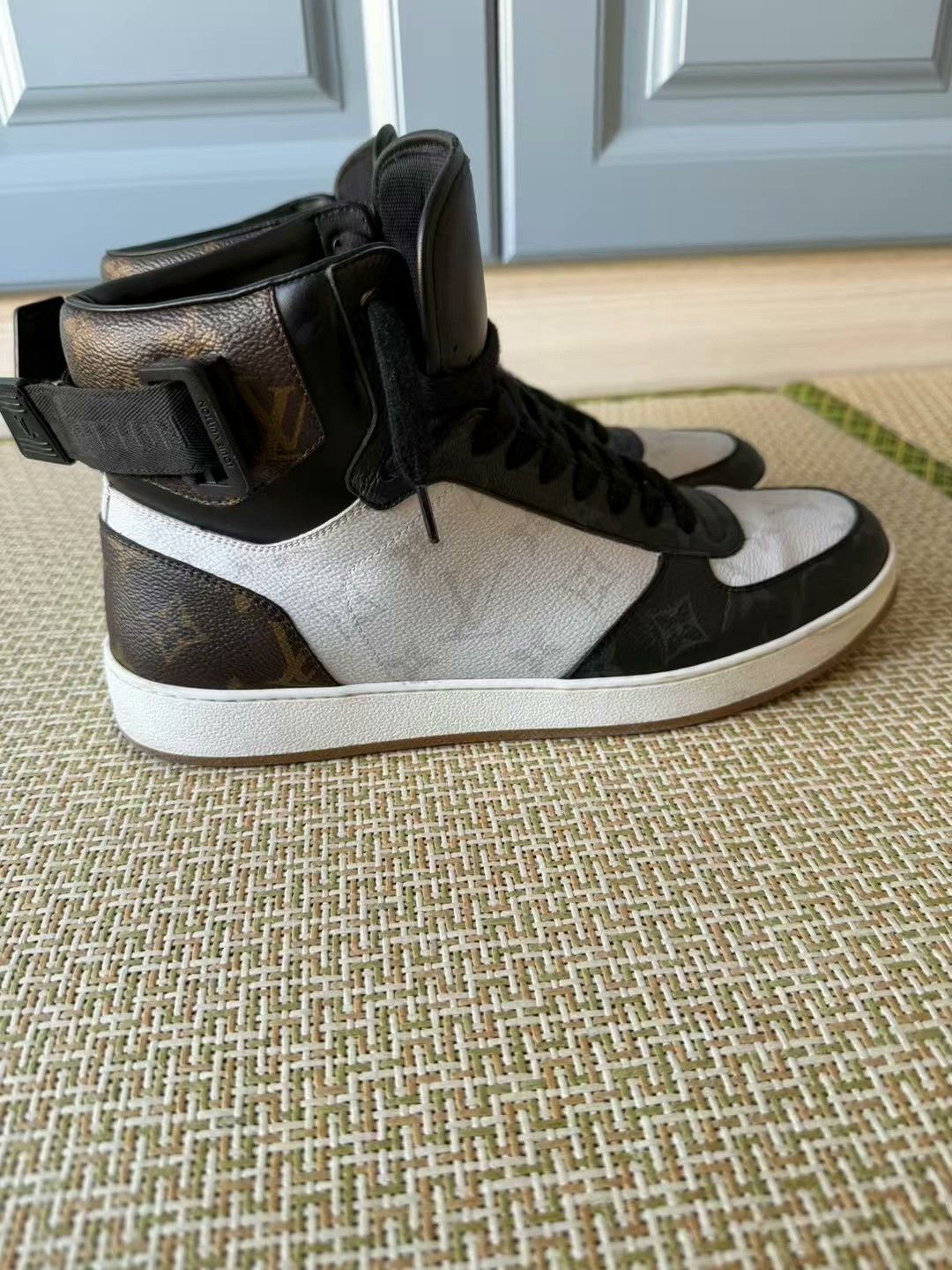 Louis Vuitton LV Rivoli High Top Sneakers 8/42 Size Size US 8 / EU 41 - 3 Thumbnail