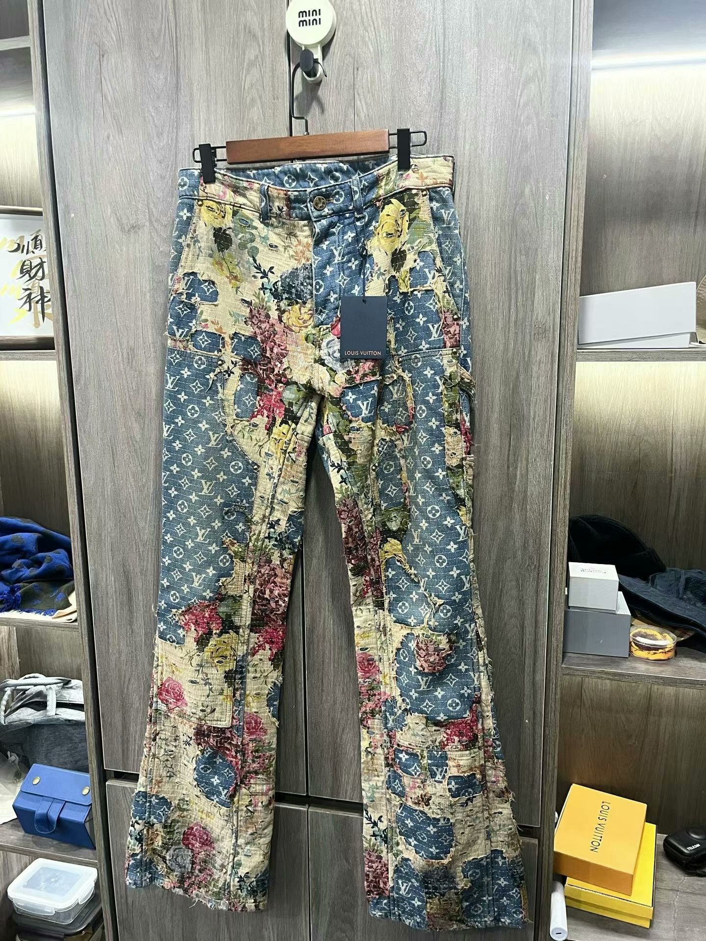 Louis Vuitton louis vuitton floral denim trousers size 30 Size 30" / US 8 / IT 44 - 2 Thumbnail