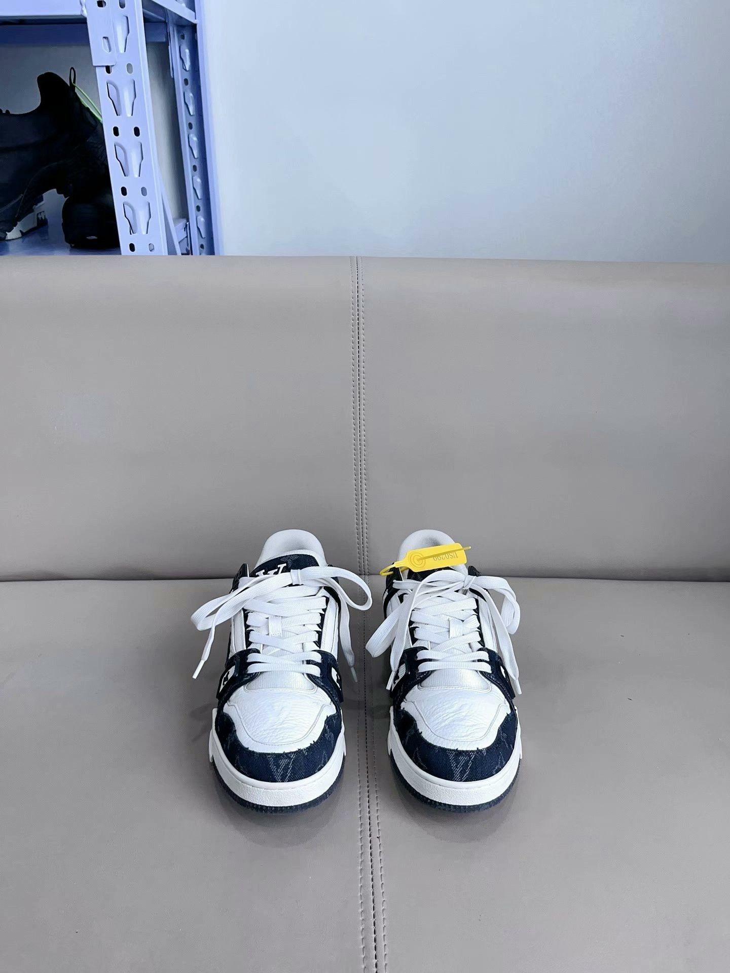 Louis Vuitton Louis Vuitton LV Trainer Black and White Sneakers Size US 10 / EU 43 - 5 Thumbnail