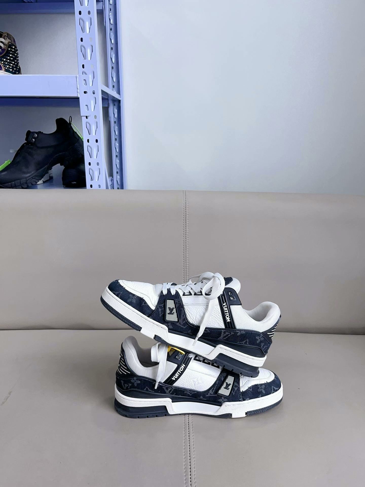 Louis Vuitton Louis Vuitton LV Trainer Black and White Sneakers Size US 10 / EU 43 - 4 Thumbnail