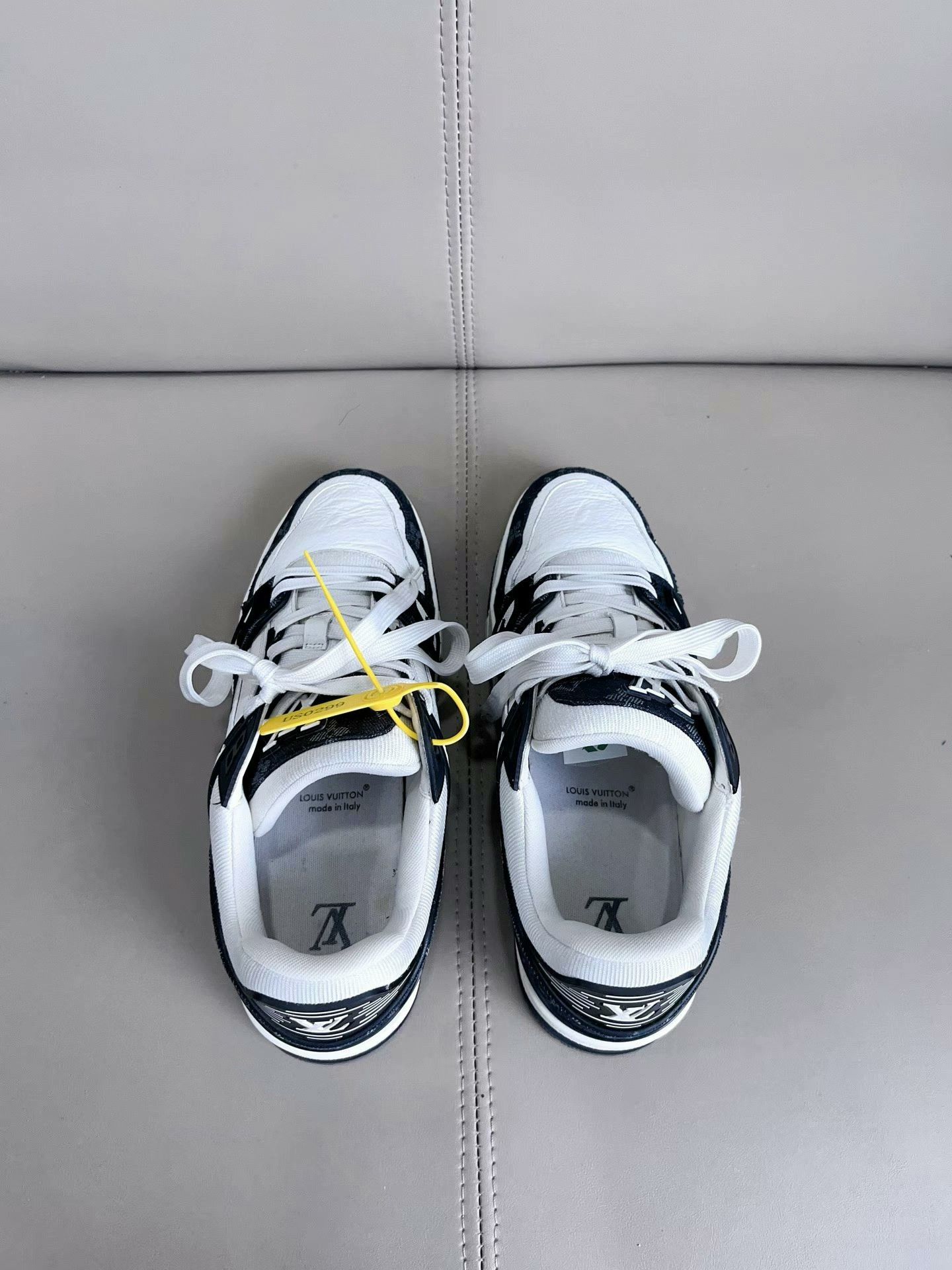Louis Vuitton Louis Vuitton LV Trainer Black and White Sneakers Size US 10 / EU 43 - 3 Thumbnail