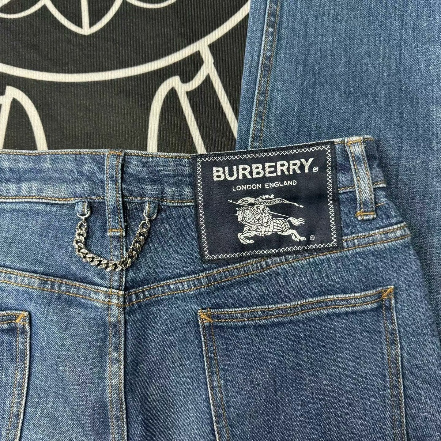 Burberry burberry blue washed denim jeans size 29 Size US 29 - 3 Thumbnail