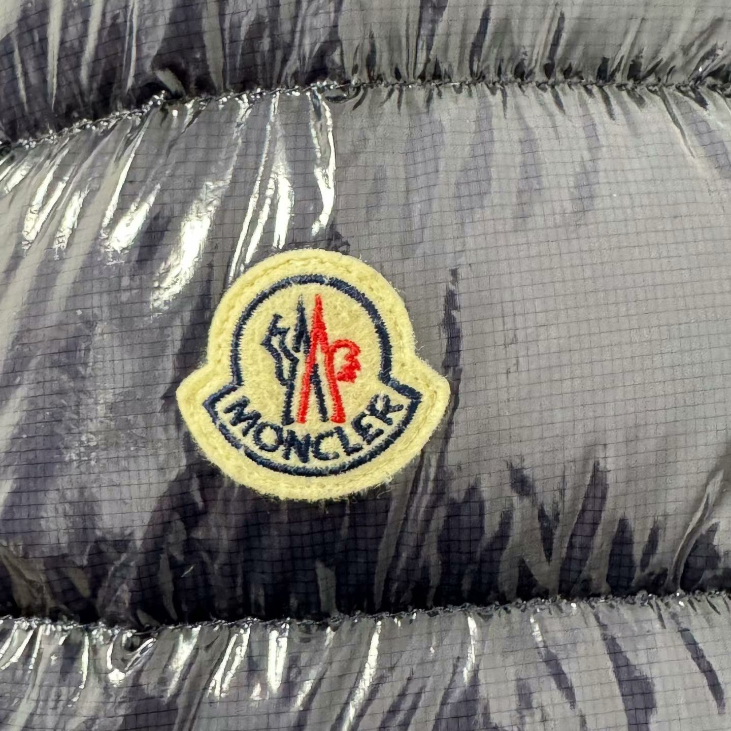 Moncler moncler agar shiny down jacket size 3 Size US M / EU 48-50 / 2 - 3 Thumbnail