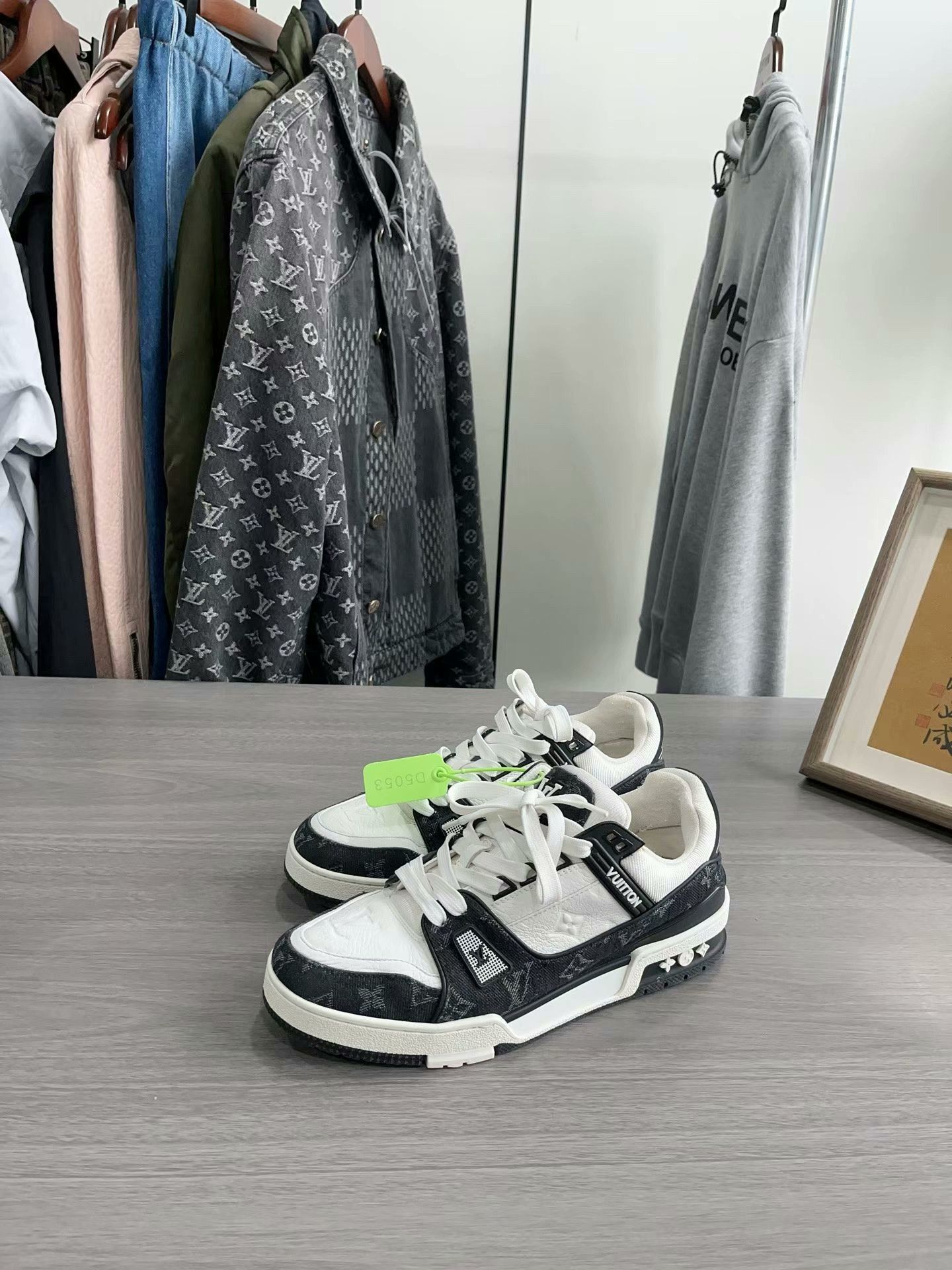 Louis Vuitton Louis Vuitton LV Trainer Black and White Sneakers Size US 8 / EU 41 - 2 Thumbnail