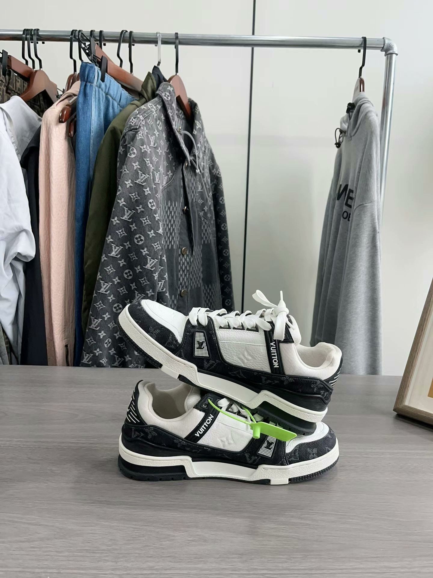 Louis Vuitton Louis Vuitton LV Trainer Black and White Sneakers Size US 8 / EU 41 - 5 Thumbnail