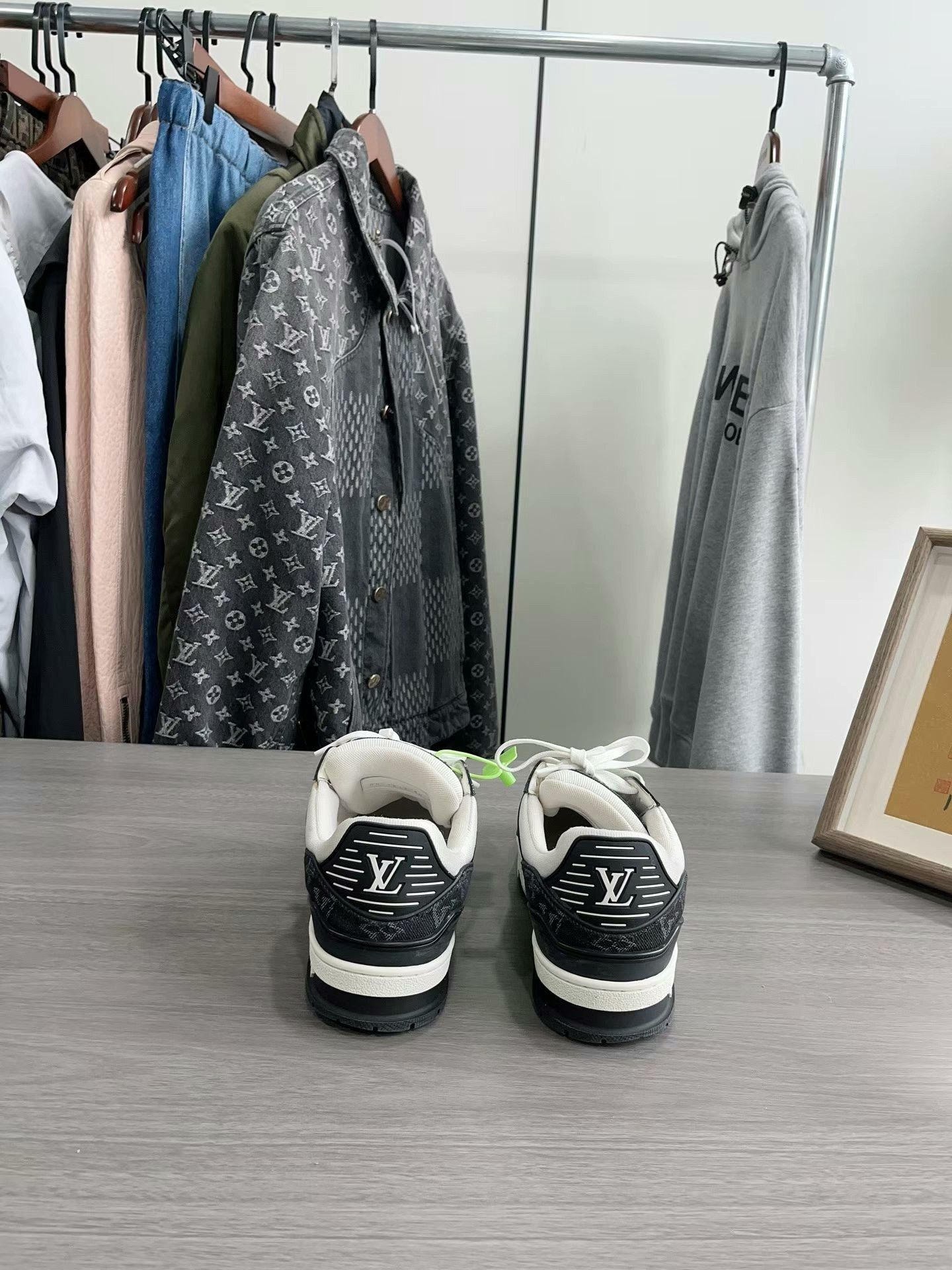 Louis Vuitton Louis Vuitton LV Trainer Black and White Sneakers Size US 8 / EU 41 - 3 Thumbnail