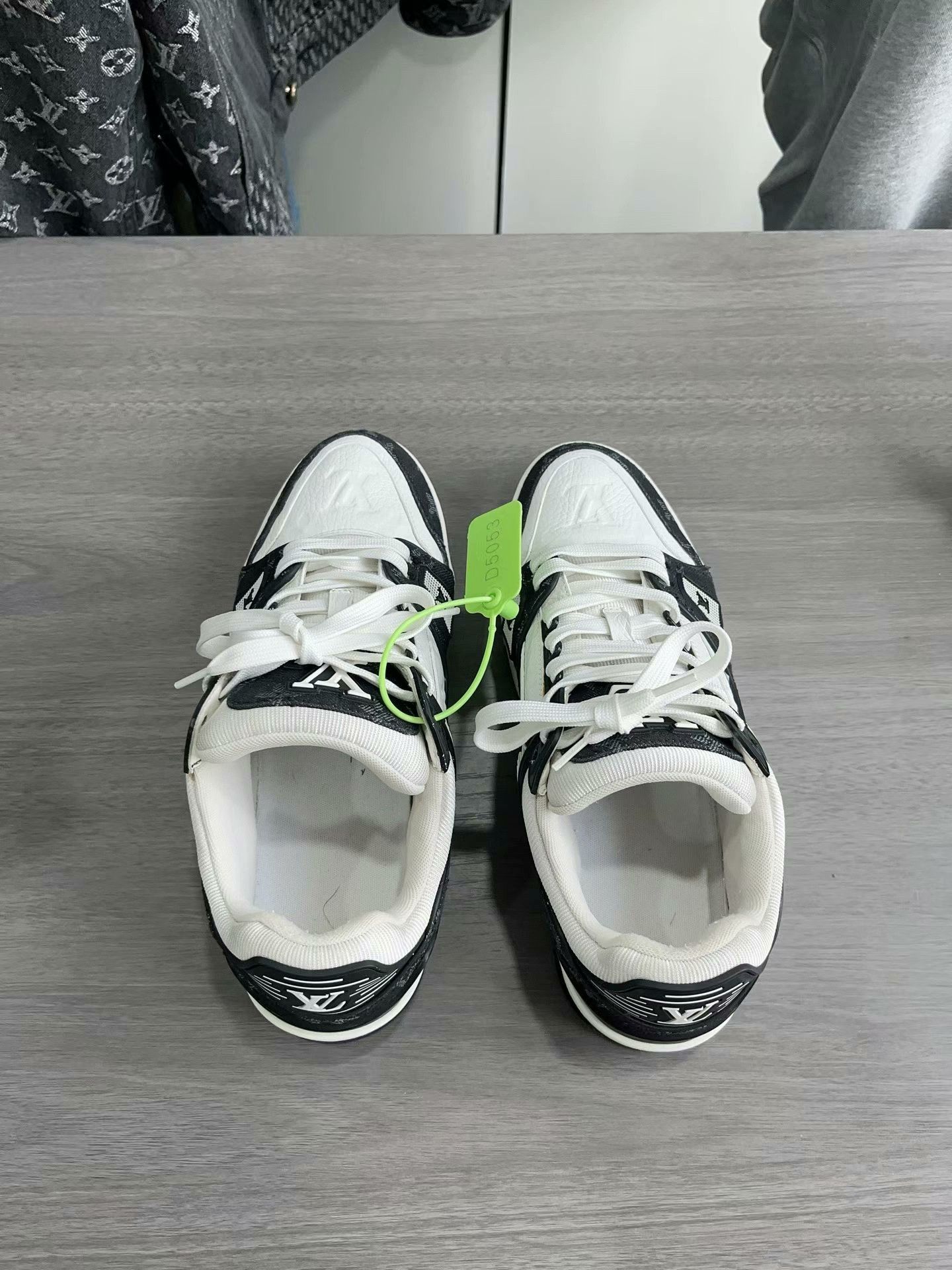 Louis Vuitton Louis Vuitton LV Trainer Black and White Sneakers Size US 8 / EU 41 - 4 Thumbnail