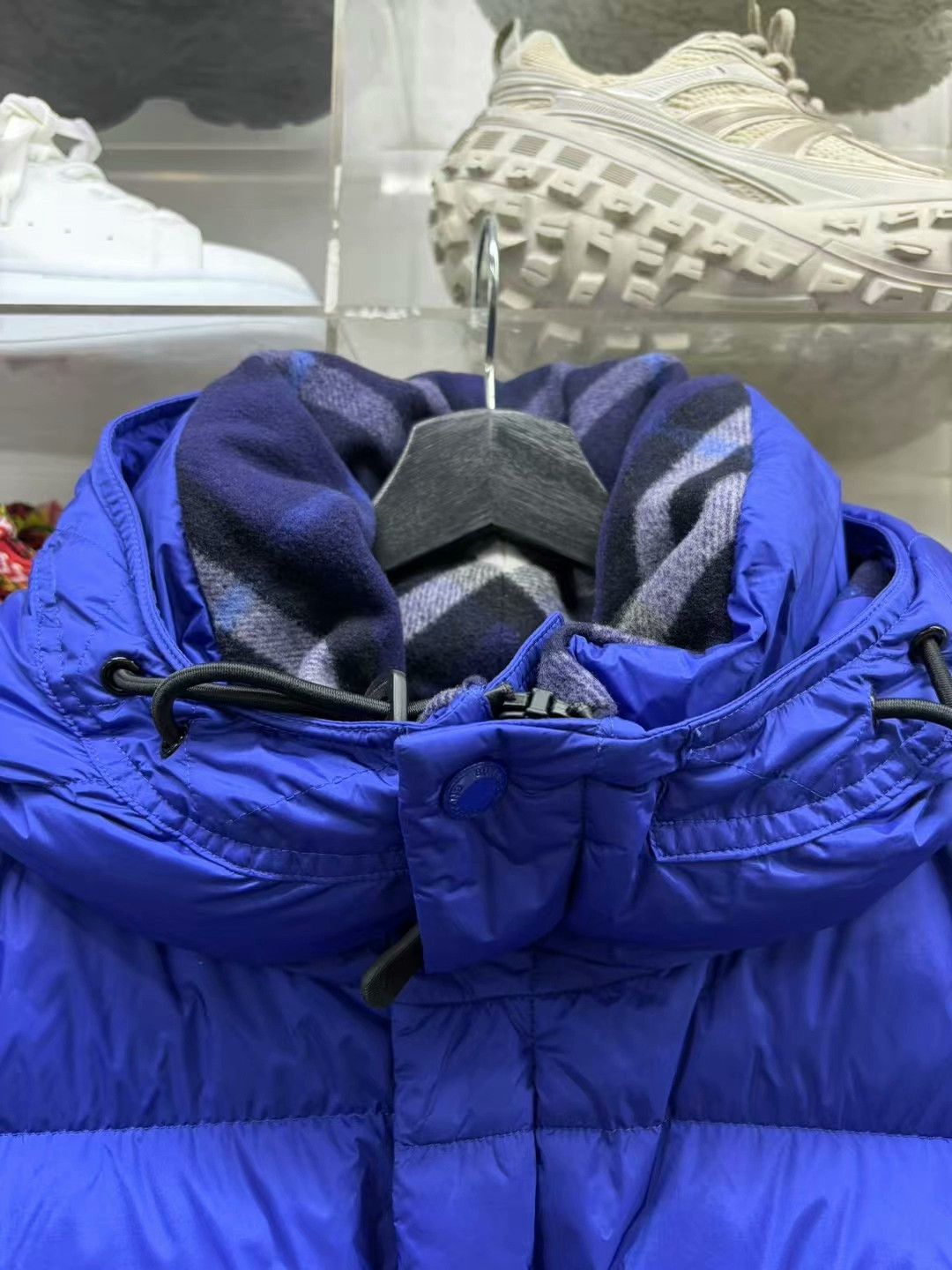 Burberry burberry blue detachable hooded puffer jacket Size US XXL / EU 58 / 5 - 3 Thumbnail