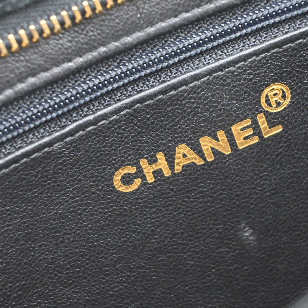 Chanel Chanel Medallion Tote Quilted Suede Size ONE SIZE - 6 Thumbnail
