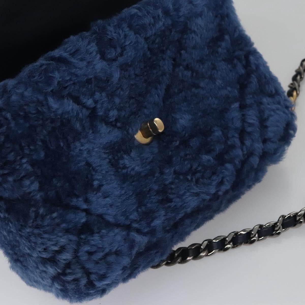 Chanel Chanel 19 Flap Bag Shearling Size ONE SIZE - 23 Thumbnail