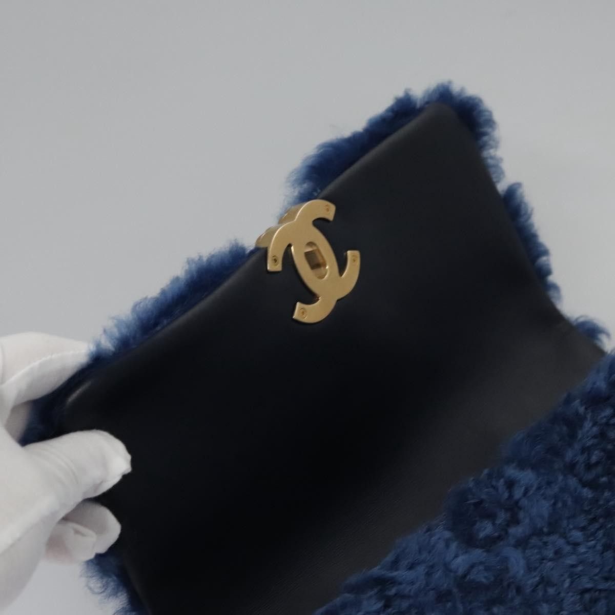 Chanel Chanel 19 Flap Bag Shearling Size ONE SIZE - 16 Thumbnail