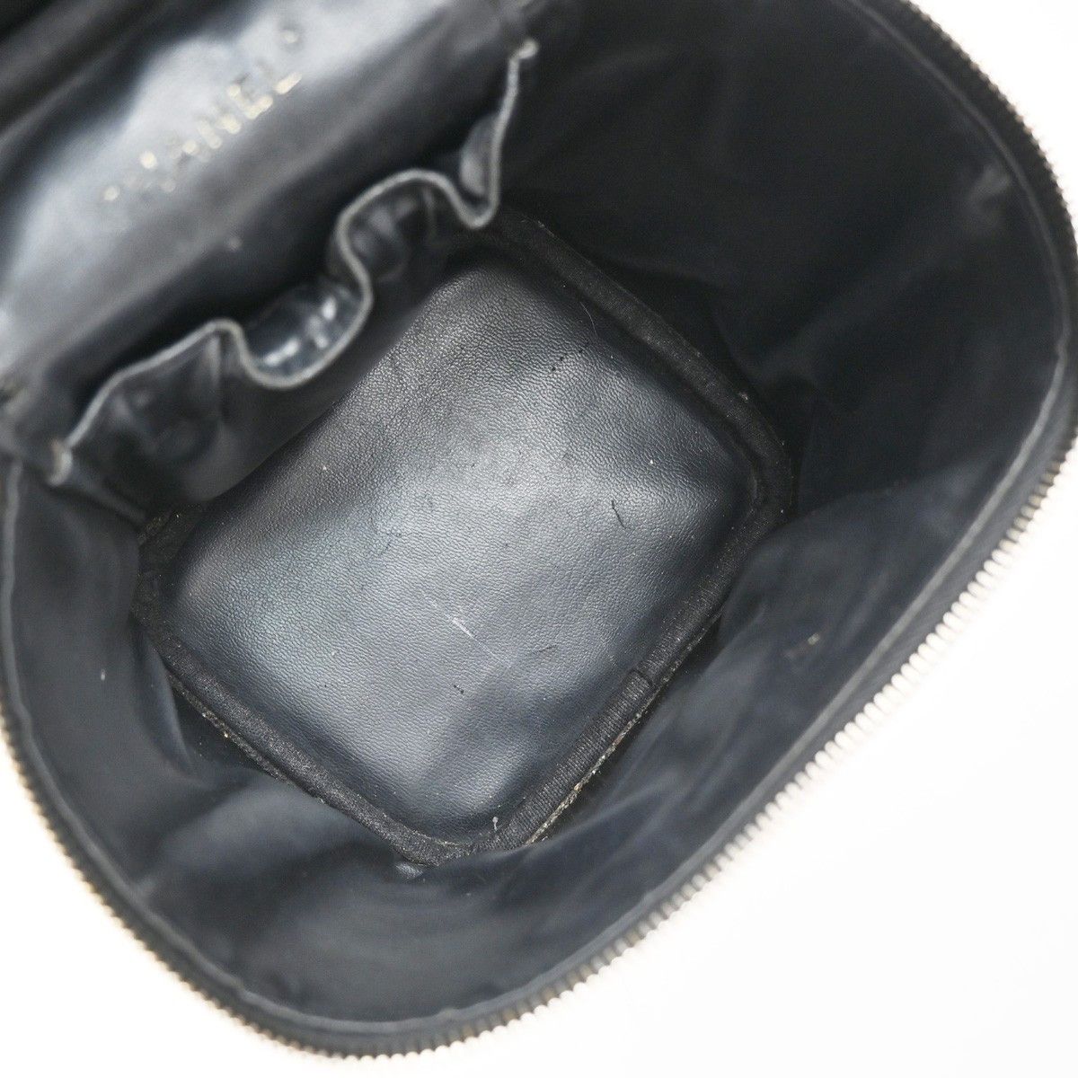 Chanel Chanel Vintage Timeless Cosmetic Case Caviar Size ONE SIZE - 5 Thumbnail