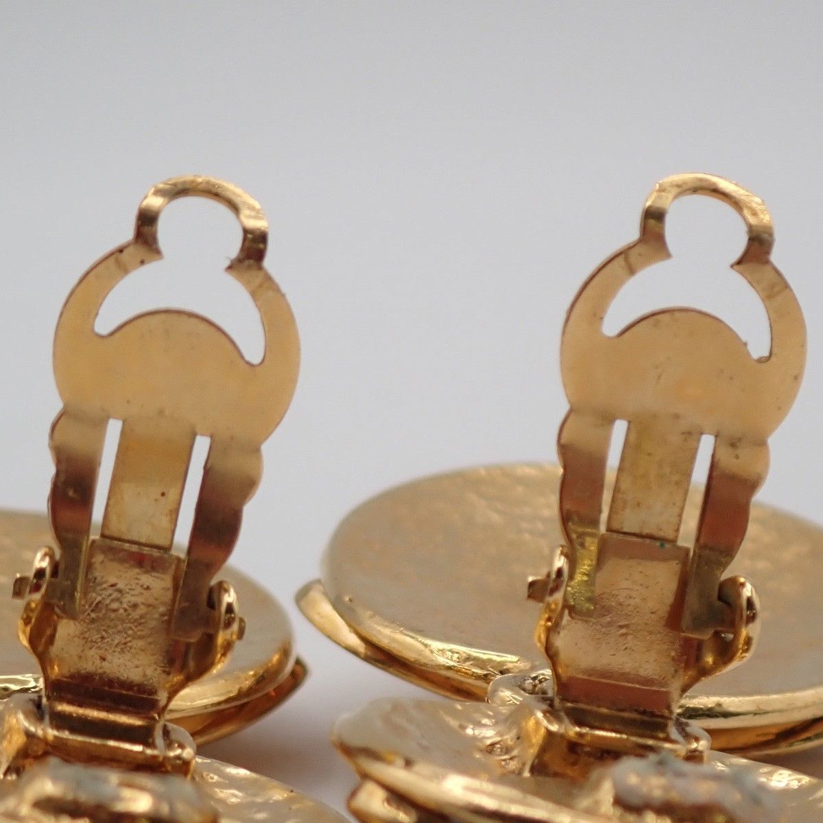 Chanel Chanel Vintage CC Round Drop Clip-On Earrings Metal Size ONE SIZE - 7 Thumbnail
