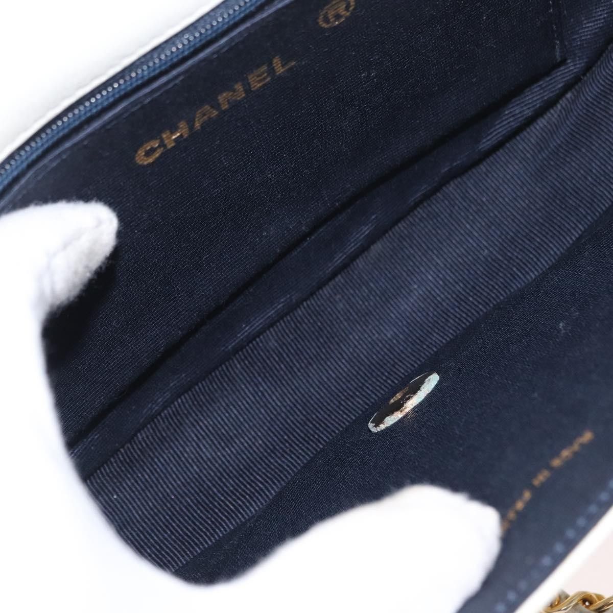 Chanel Chanel Vintage Crescent Flap Bag Horizontal Quilted Leather Size ONE SIZE - 5 Thumbnail