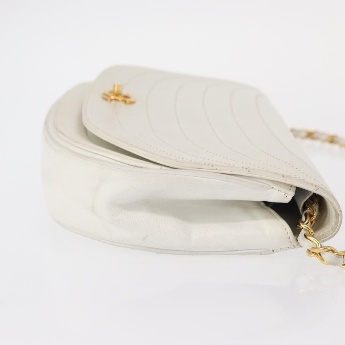Chanel Chanel Vintage Crescent Flap Bag Horizontal Quilted Leather Size ONE SIZE - 3 Thumbnail