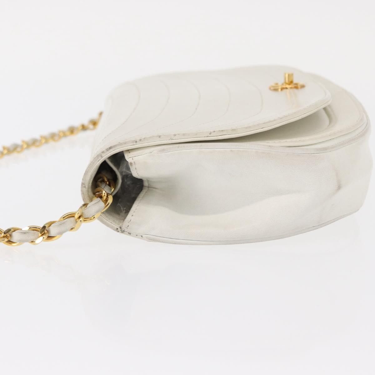 Chanel Chanel Vintage Crescent Flap Bag Horizontal Quilted Leather Size ONE SIZE - 4 Thumbnail