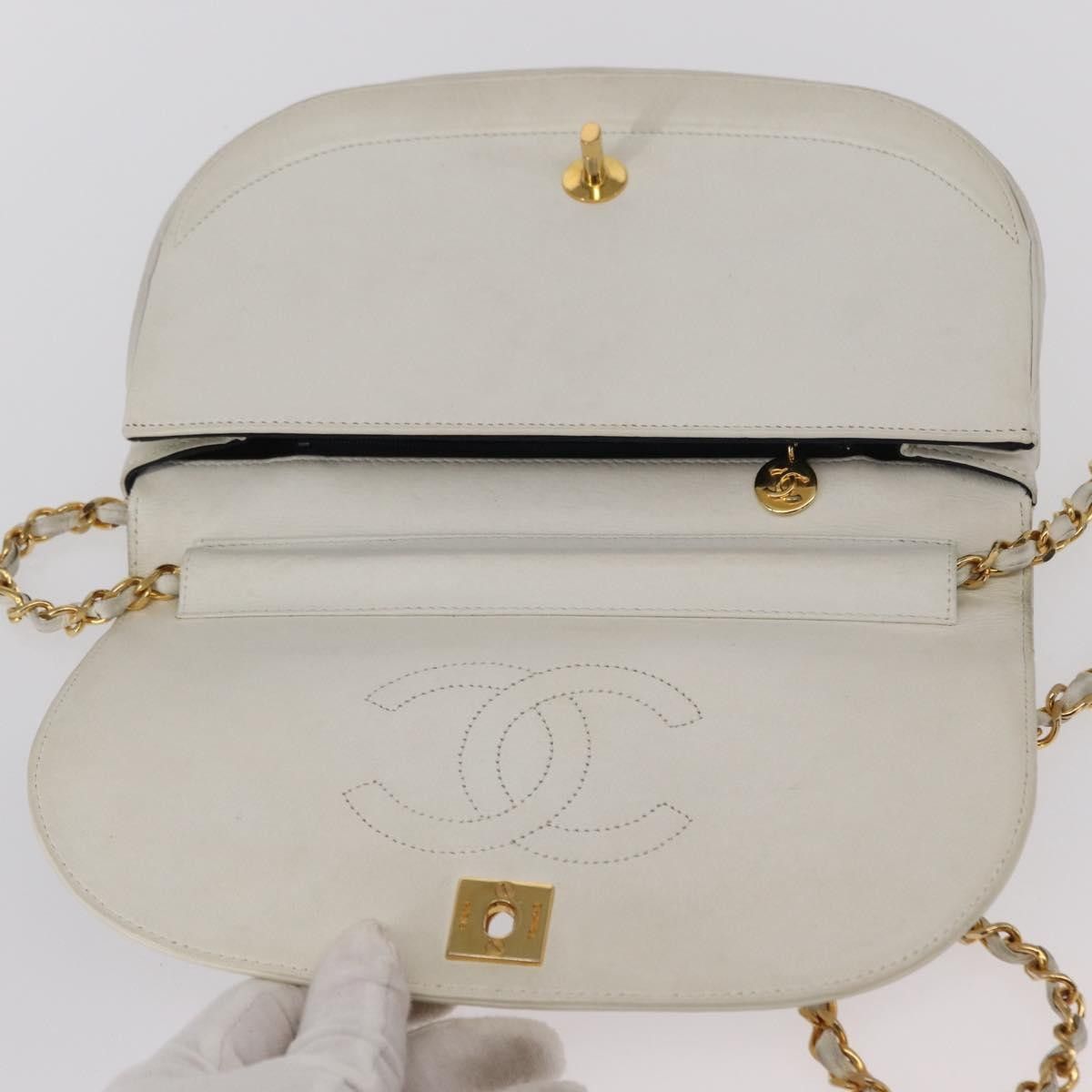 Chanel Chanel Vintage Crescent Flap Bag Horizontal Quilted Leather Size ONE SIZE - 14 Thumbnail