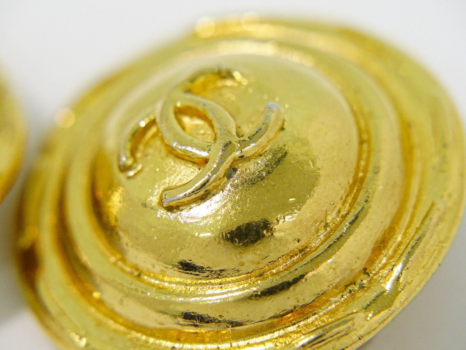 Chanel Chanel Vintage Round CC Clip-On Earrings Metal Size ONE SIZE - 4 Thumbnail