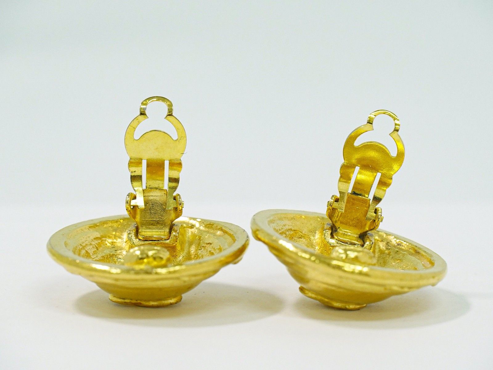Chanel Chanel Vintage Round CC Clip-On Earrings Metal Size ONE SIZE - 3 Thumbnail
