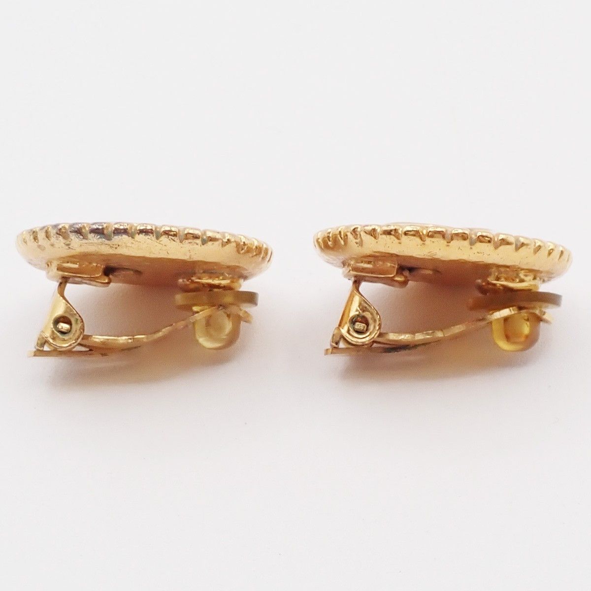 Chanel Chanel Vintage CC Round Clip-On Earrings Metal Size ONE SIZE - 3 Thumbnail