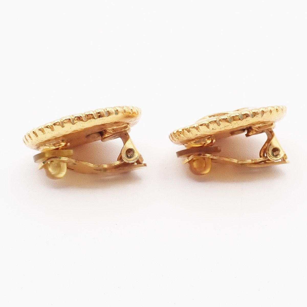 Chanel Chanel Vintage CC Round Clip-On Earrings Metal Size ONE SIZE - 2 Thumbnail