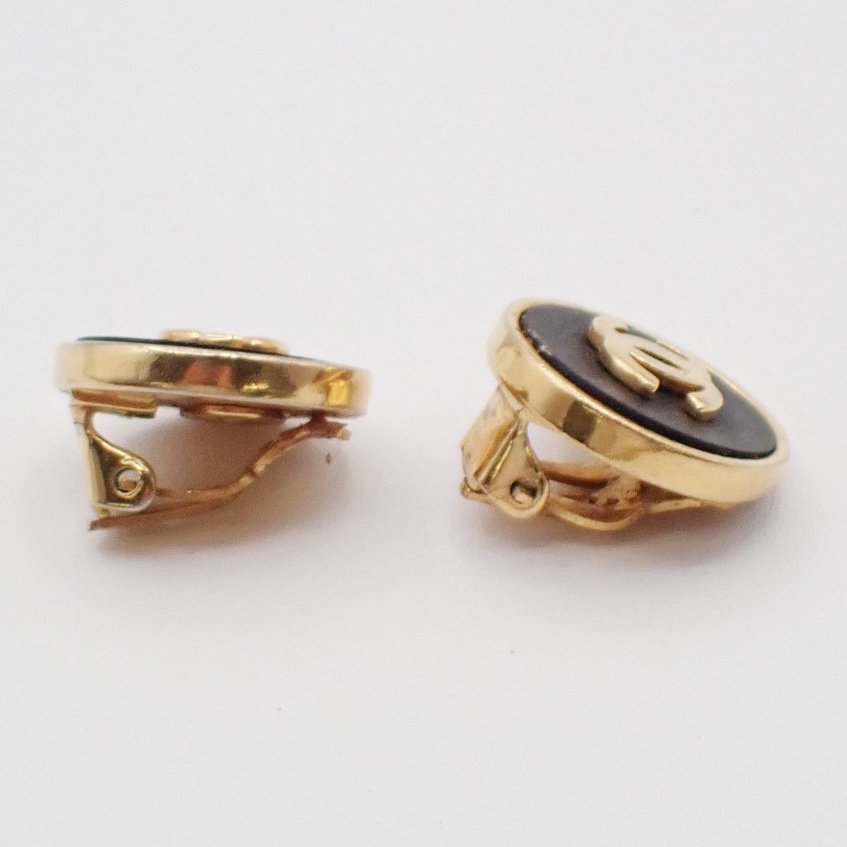 Chanel Chanel Vintage CC Round Button Clip-On Earrings Metal Size ONE SIZE - 4 Thumbnail