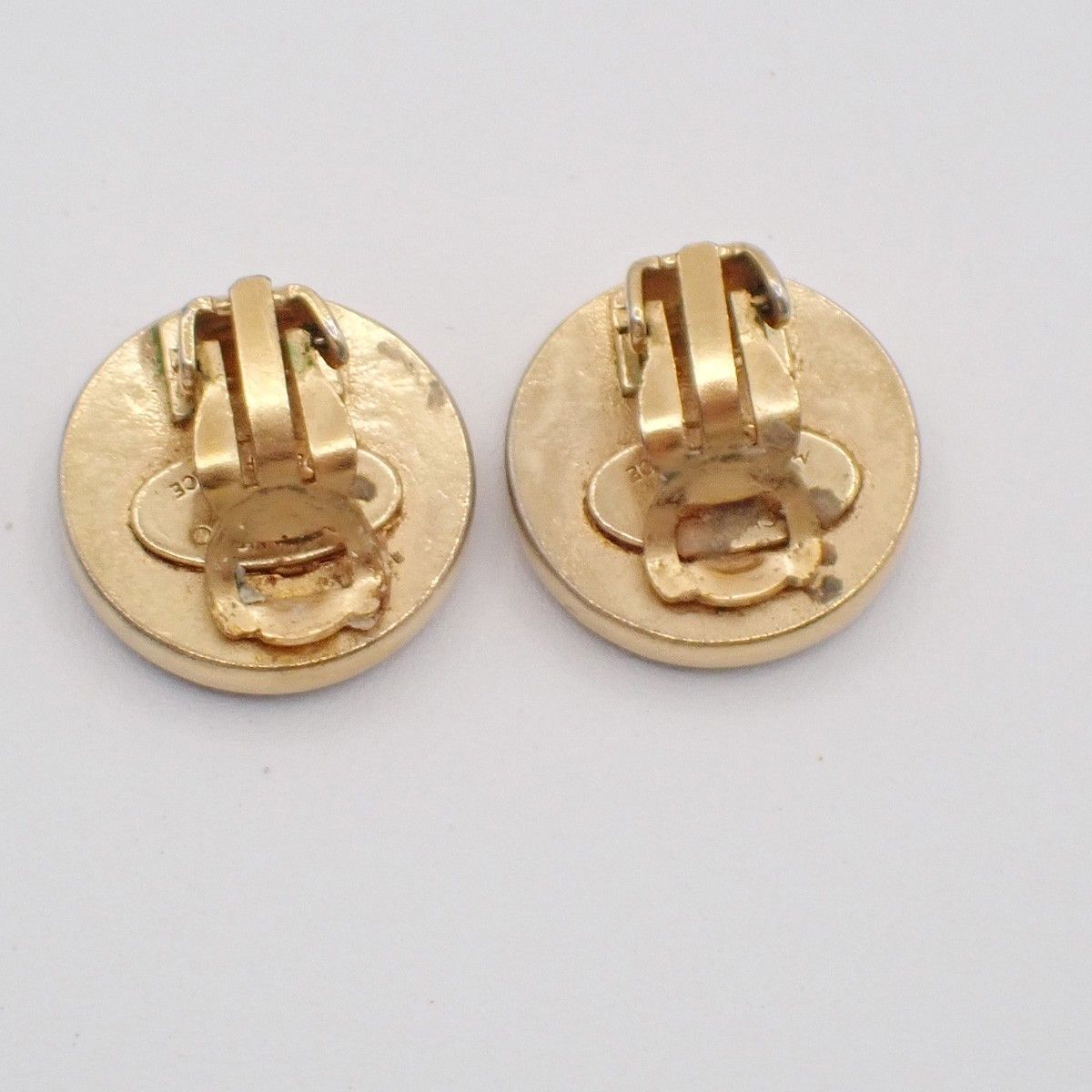 Chanel Chanel Vintage CC Round Button Clip-On Earrings Metal Size ONE SIZE - 2 Thumbnail