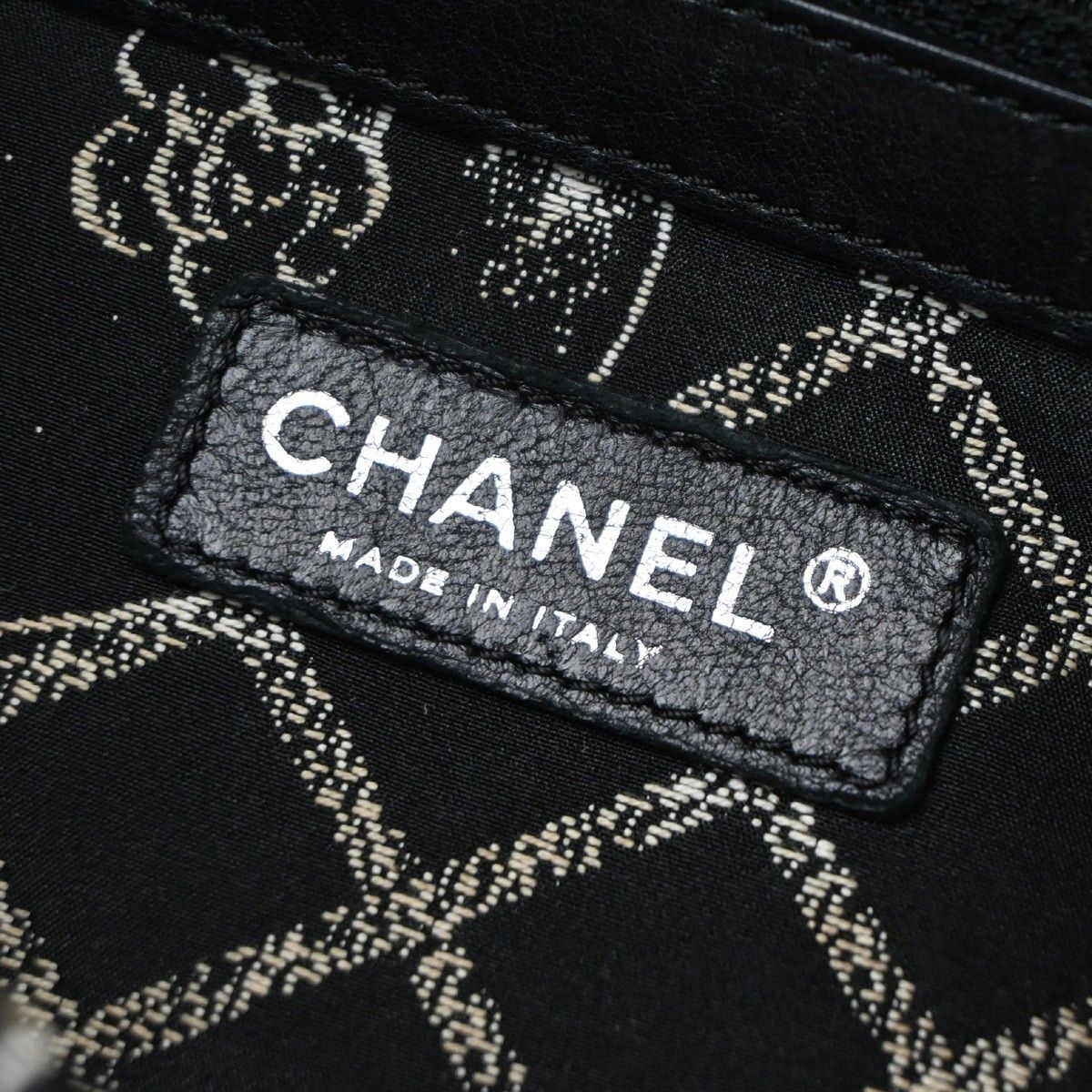 Chanel Chanel Essential 31 Rue Cambon Shopping Tote Leather Size ONE SIZE - 6 Thumbnail