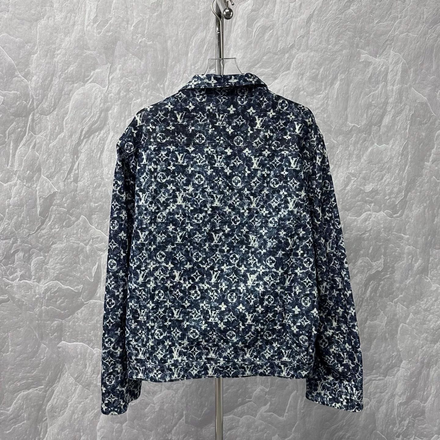 Louis Vuitton louis vuitton denim jacket with floral print Size US L / EU 52-54 / 3 - 4 Thumbnail