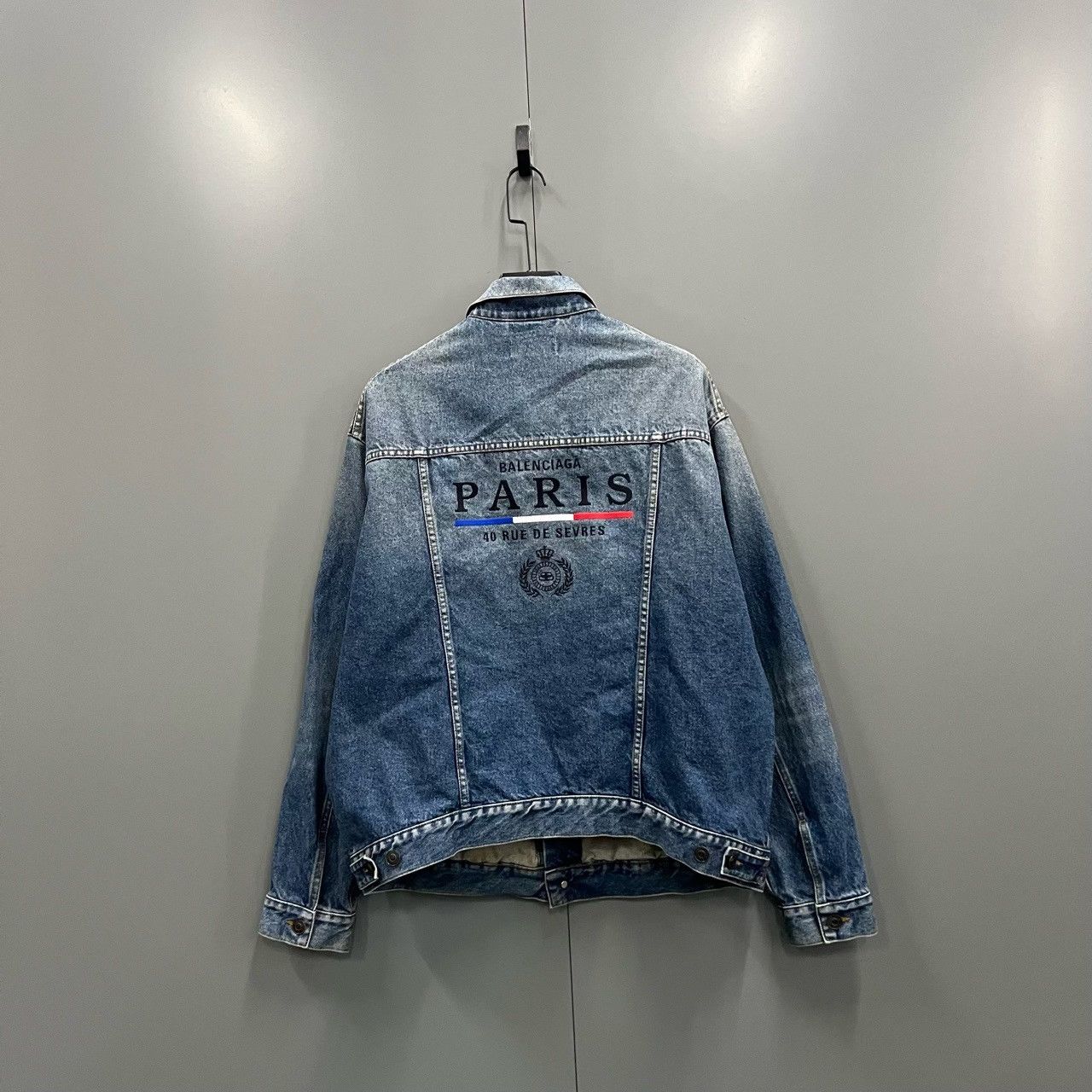 Balenciaga balenciaga logo embroidered denim jacket Size US L / EU 52-54 / 3 - 2 Thumbnail