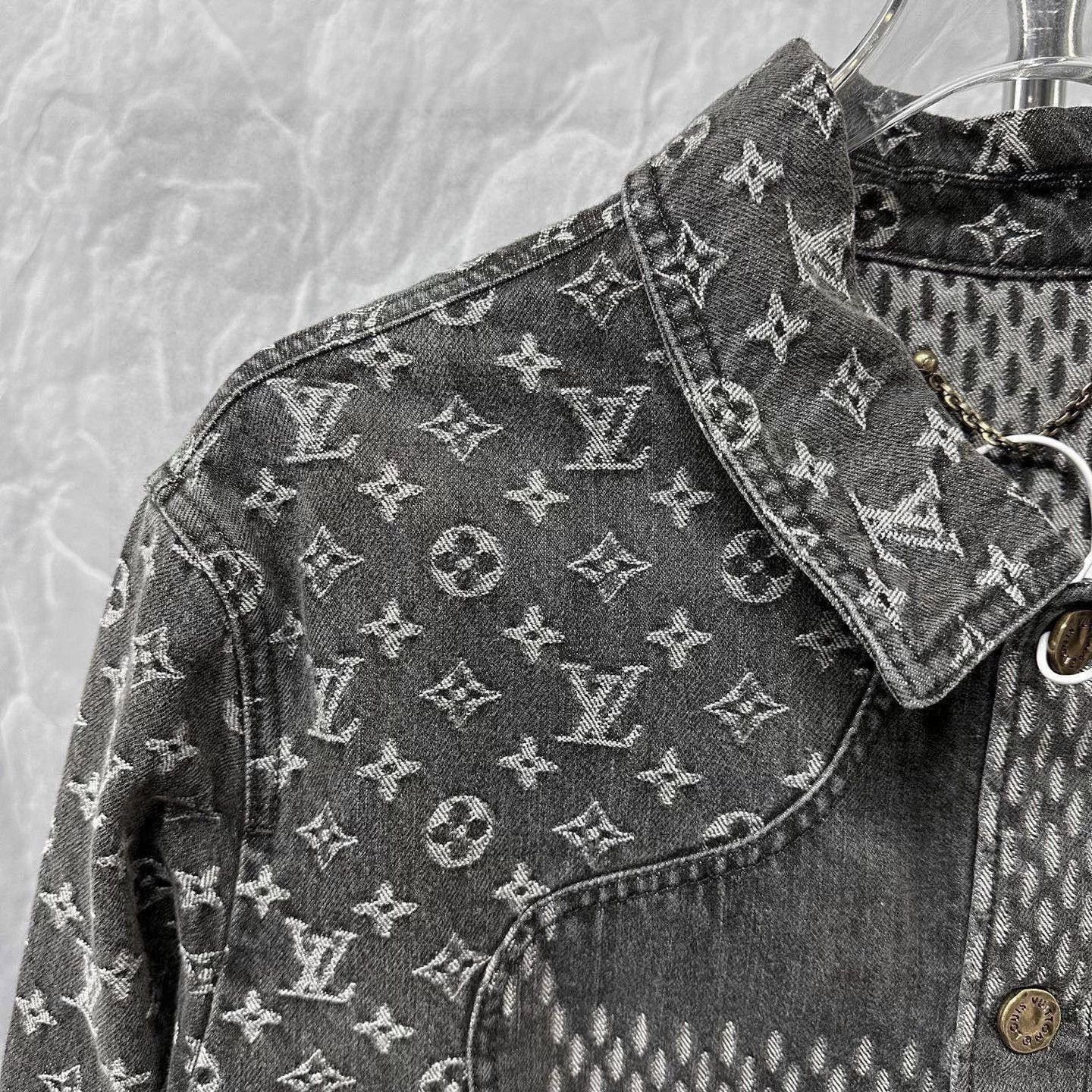 Louis Vuitton louis vuitton nigo full print denim jacket Size US L / EU 52-54 / 3 - 2 Thumbnail