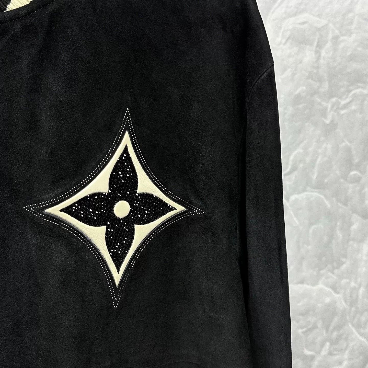 Louis Vuitton louis vuitton fw24 rhinestone baseball jacket Size US L / EU 52-54 / 3 - 4 Thumbnail