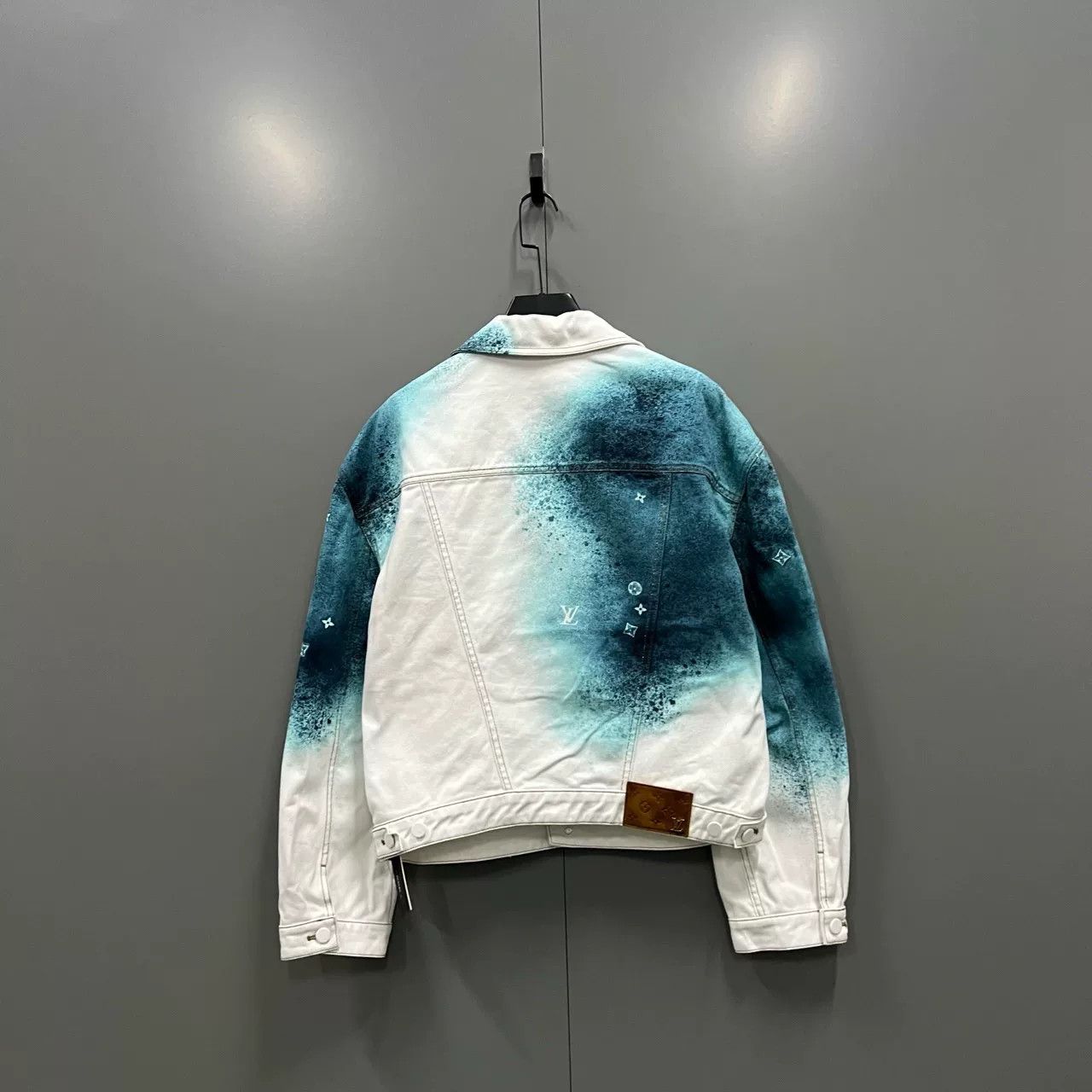 Louis Vuitton louis vuitton tie-dye denim jacket size 52 Size US L / EU 52-54 / 3 - 2 Thumbnail