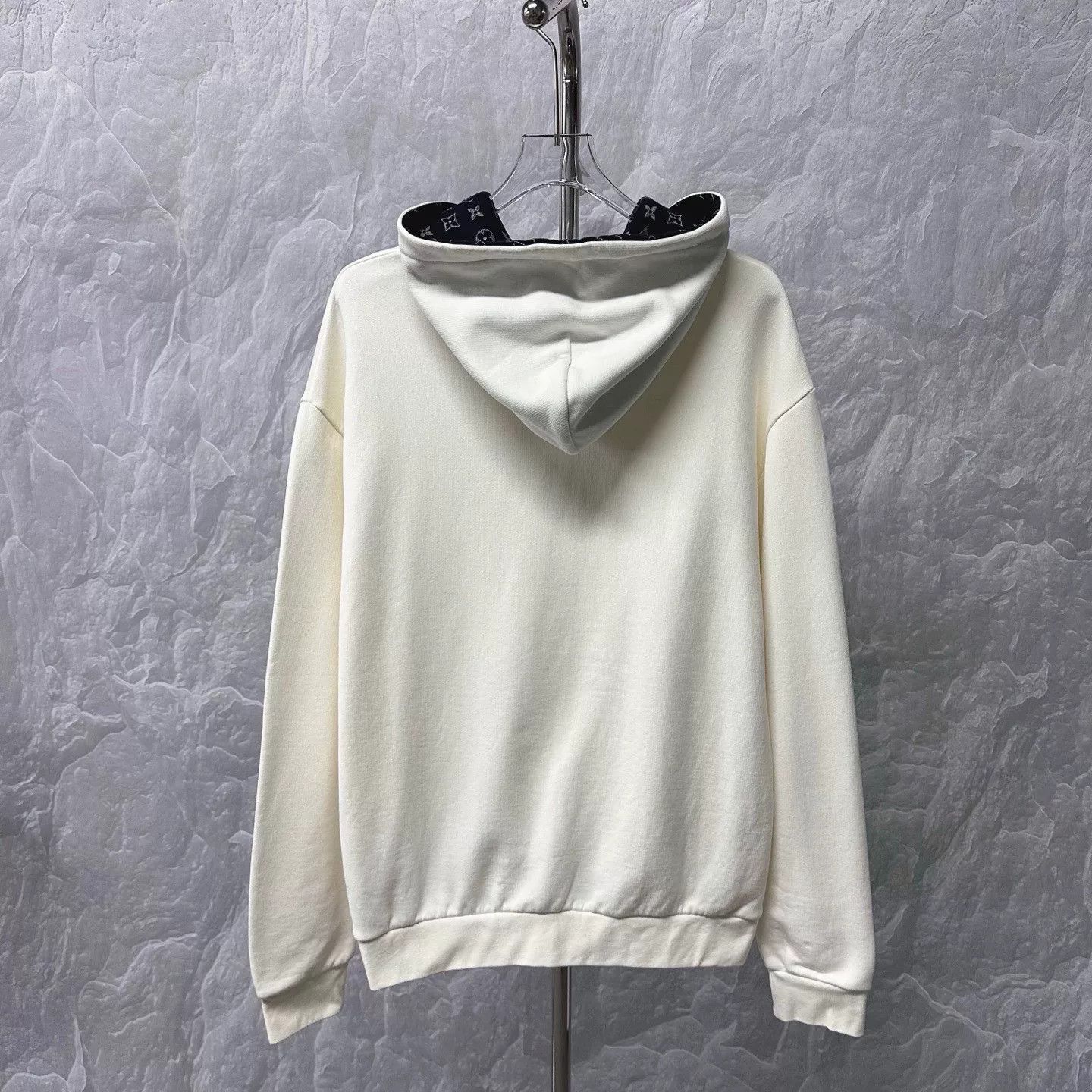 Louis Vuitton louis vuitton fw25 logo hoodie in xl Size US XL / EU 56 / 4 - 2 Thumbnail