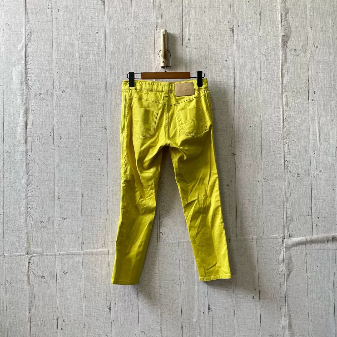 Louis Vuitton louis vuitton yellow denim pants size 34 Size US 34 / EU 50 - 2 Thumbnail